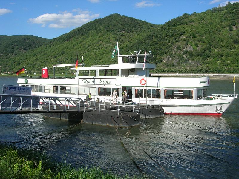 2009-05-Ausflug-Bacharach 046.jpg - denn schon wartet das Schiff auf uns